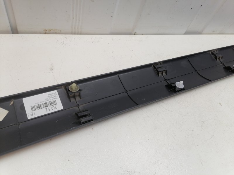 Молдинг на дверь Lada Largus 2020