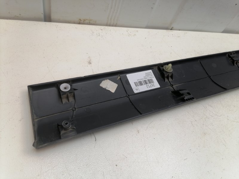 Молдинг на дверь Lada Largus 2020