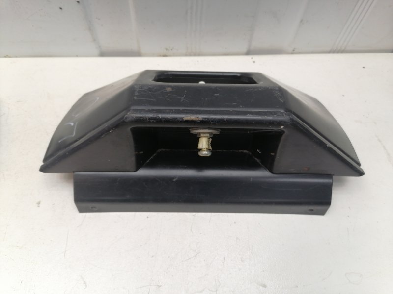 Кронштейн сидения Volkswagen Multivan T4