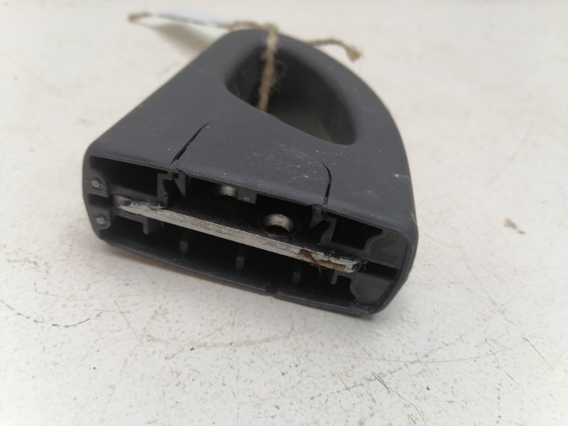 Крепление ремня безопасности Lada Largus