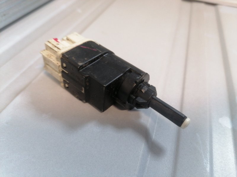 Концевик педали тормоза Lada Largus