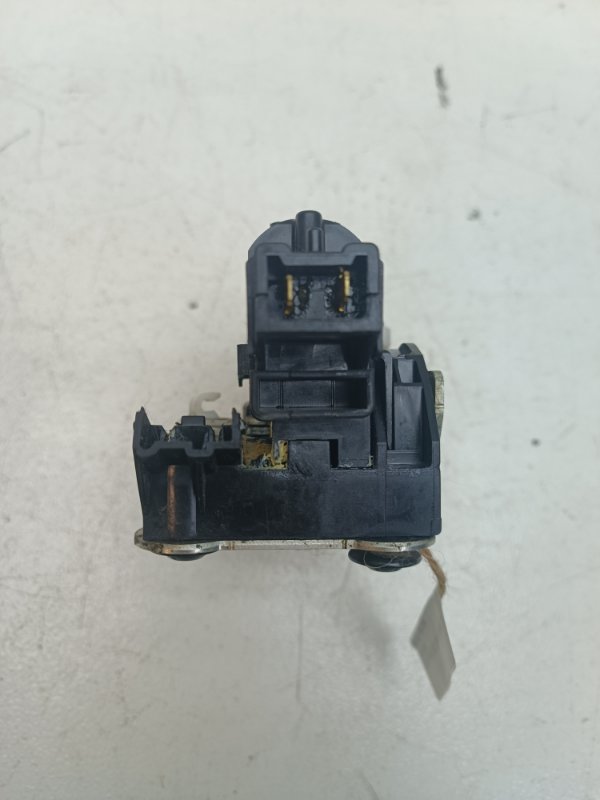 Замок двери Lada Largus