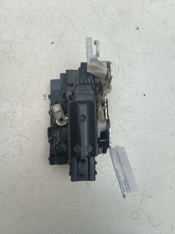 Замок двери Lada Largus