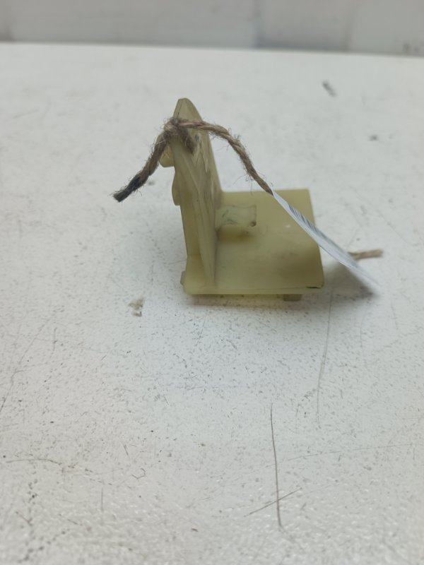 Кронштейн Lada Largus