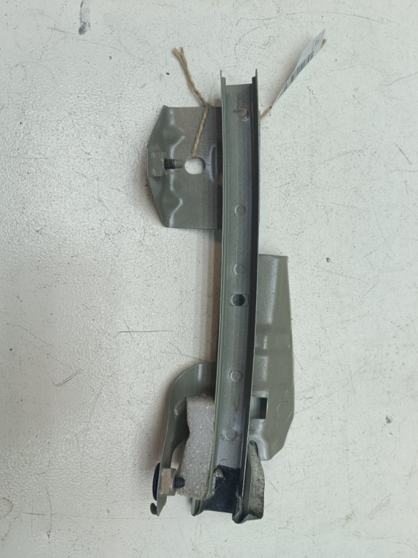 Направляющая стекла двери Lada Largus