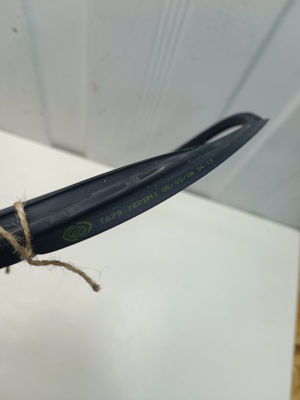 Уплотнитель стекла Fiat Albea