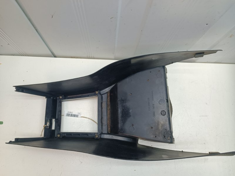 Консоль между сидений Audi 80 1986 - 1991 B3