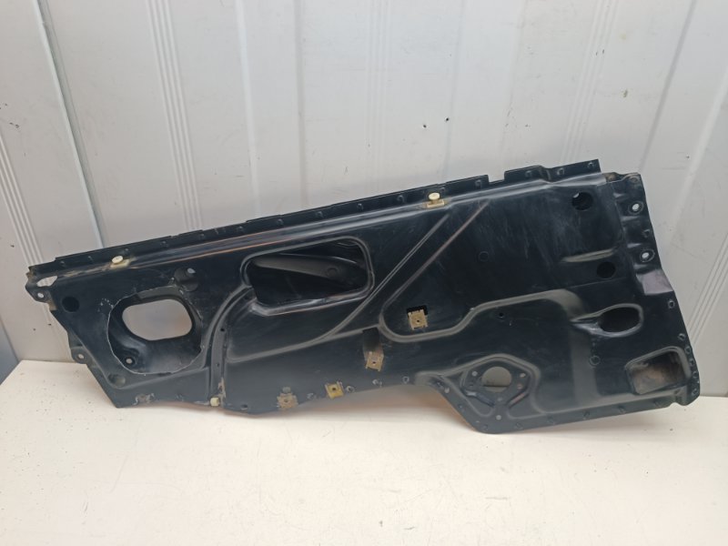 Рамка стекла двери Audi 80 1986 - 1991 B3