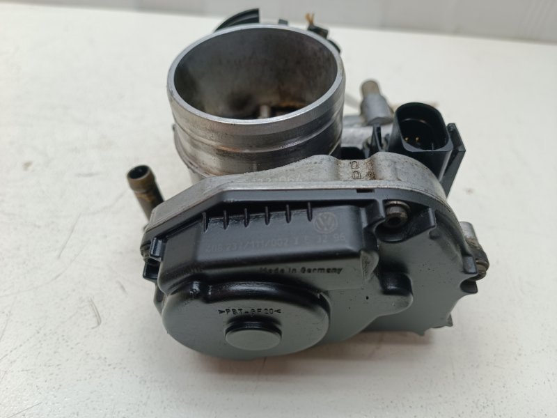 Дроссельная заслонка Volkswagen Passat B4
