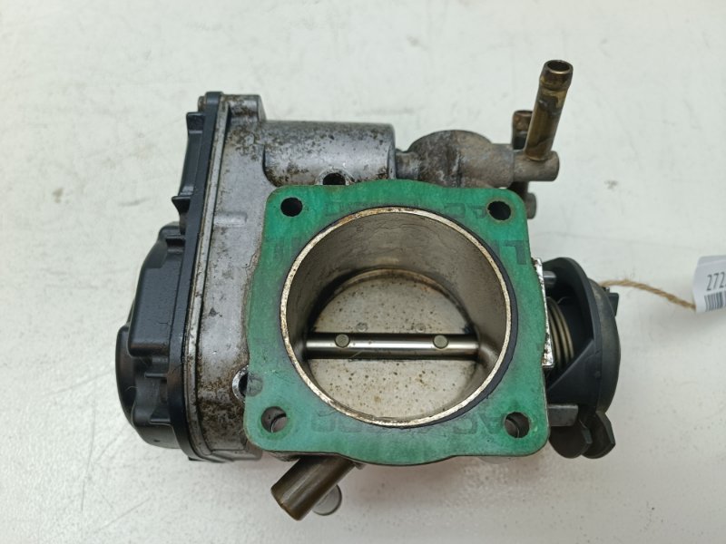 Дроссельная заслонка Volkswagen Passat B4