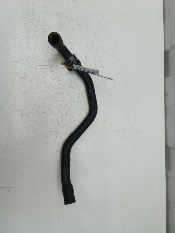 Патрубок системы охлаждения Volkswagen Passat B4