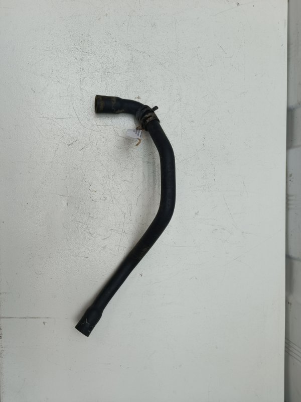 Патрубок системы охлаждения Volkswagen Passat B4