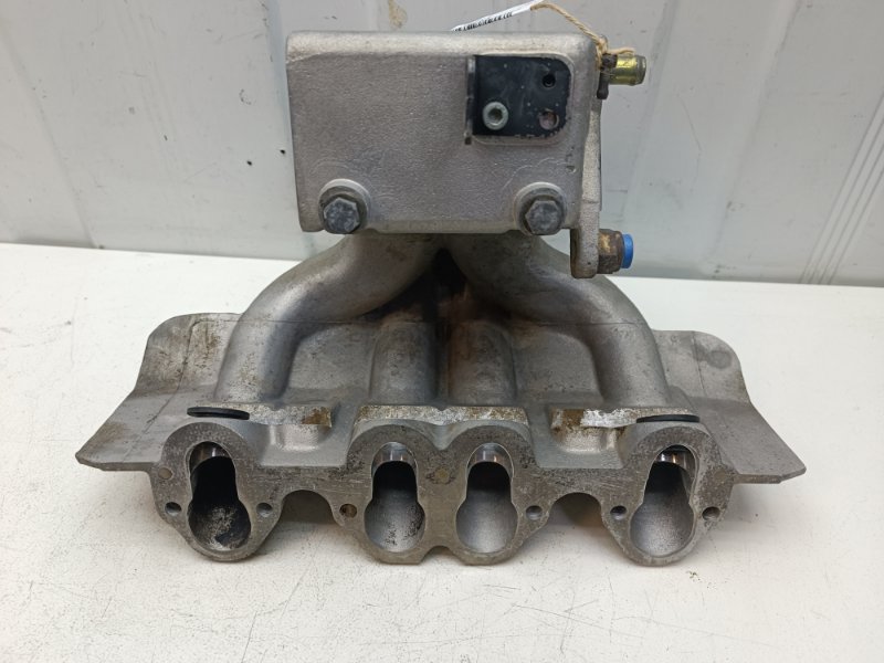 Коллектор впускной Volkswagen Passat B4