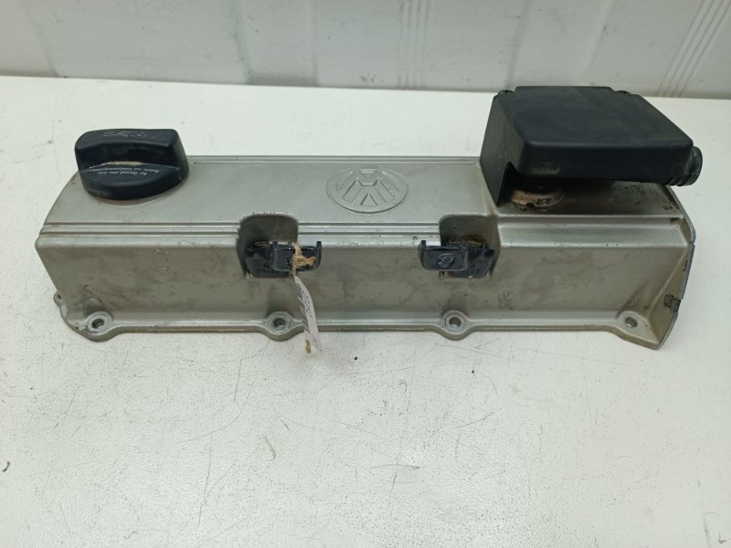 Крышка клапанов Volkswagen Passat B4