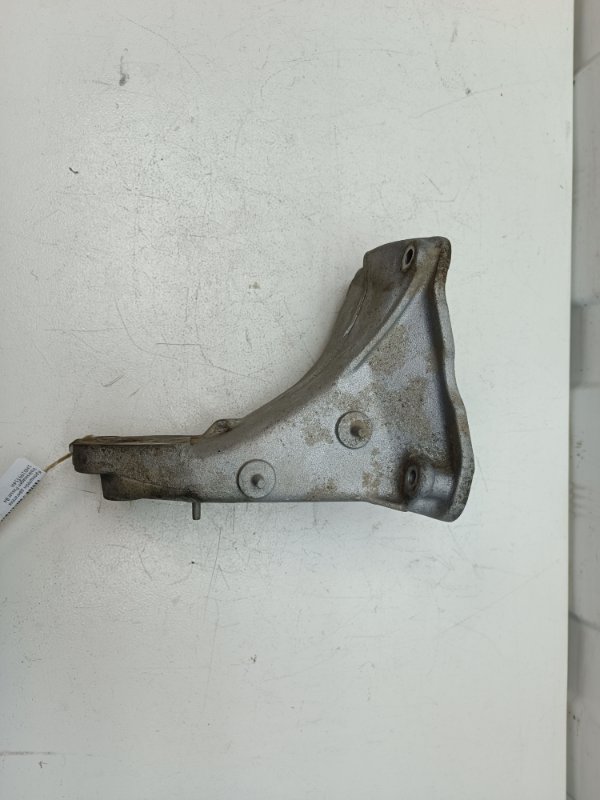 Кронштейн двигателя Volkswagen Passat B4