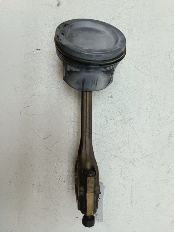 Шатун с поршнем Volkswagen Passat B4