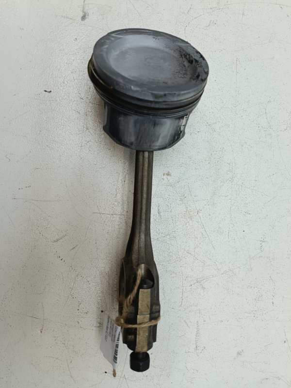 Шатун с поршнем Volkswagen Passat B4