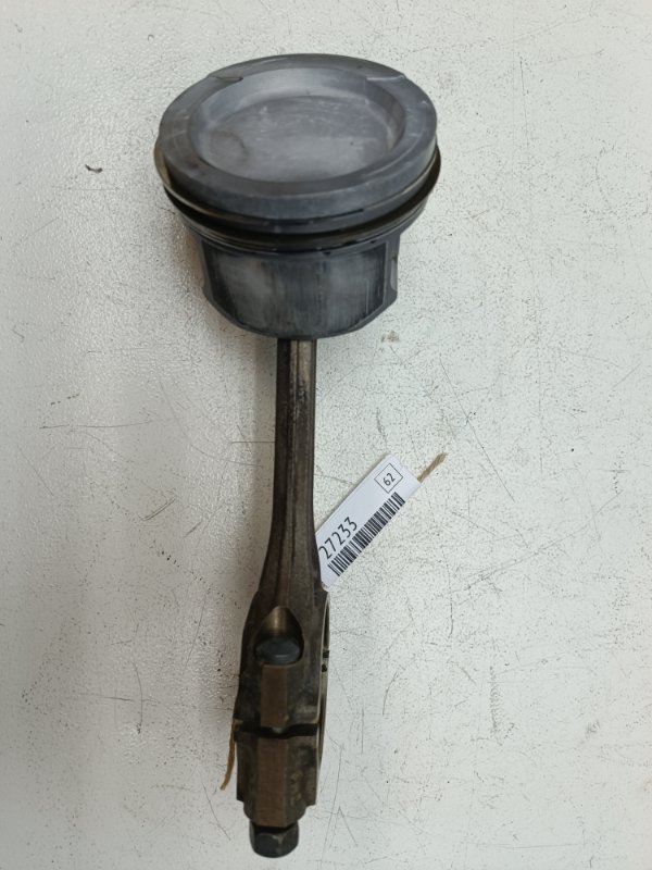 Шатун с поршнем Volkswagen Passat B4