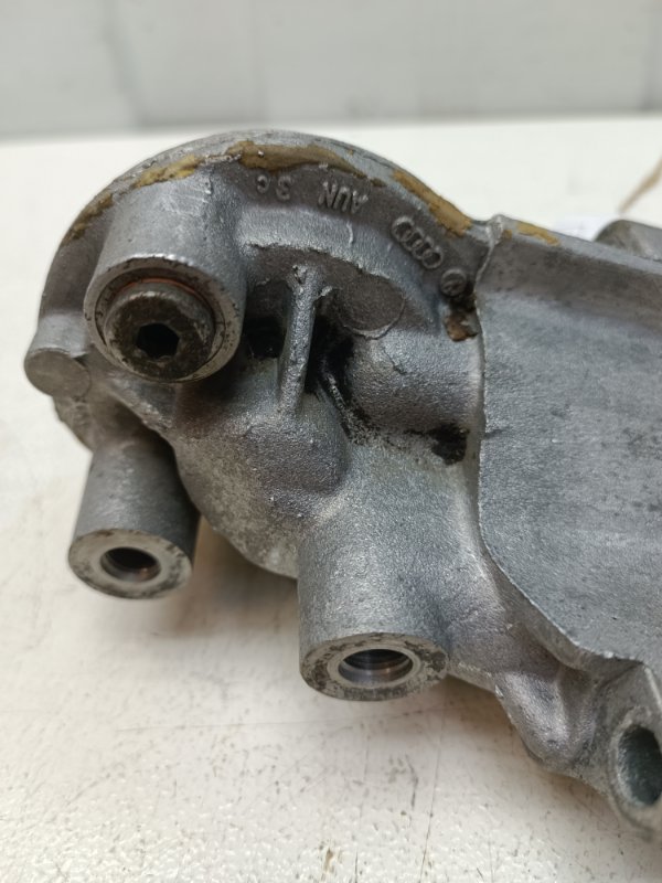 Корпус масляного фильтра Volkswagen Passat B4