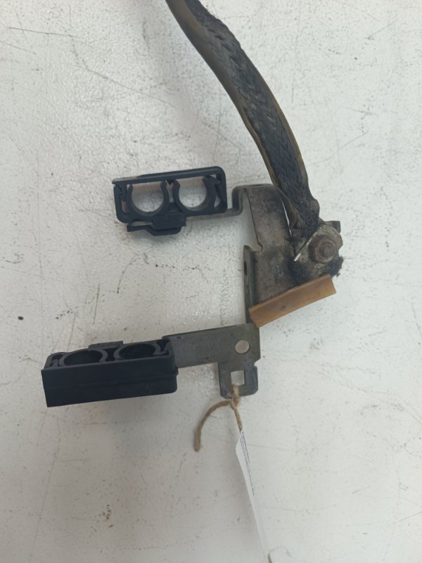 Кронштейн Volkswagen Passat B4