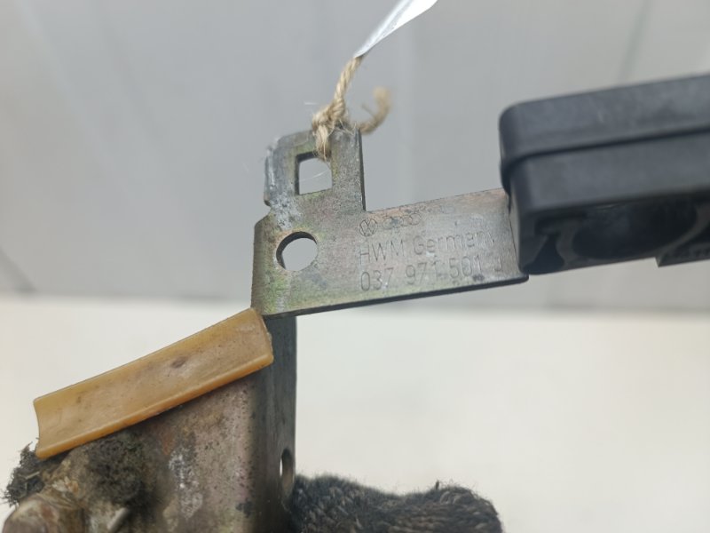 Кронштейн Volkswagen Passat B4