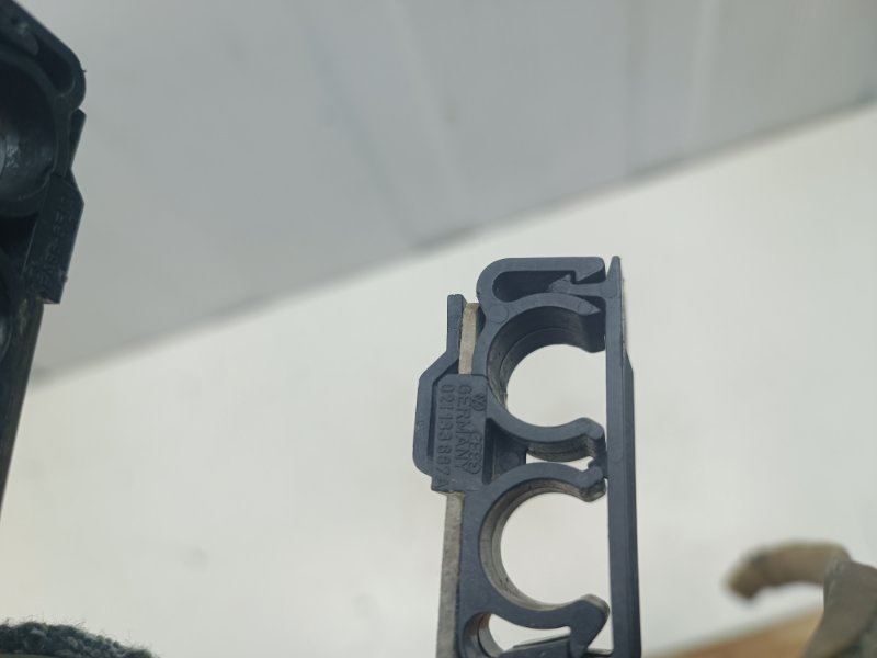 Кронштейн Volkswagen Passat B4