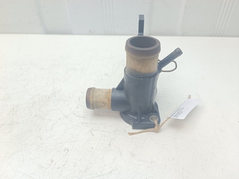 Фланец охлаждения Volkswagen Passat B4