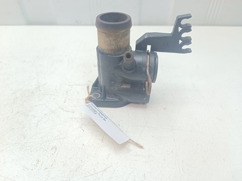 Фланец охлаждения Volkswagen Passat B4