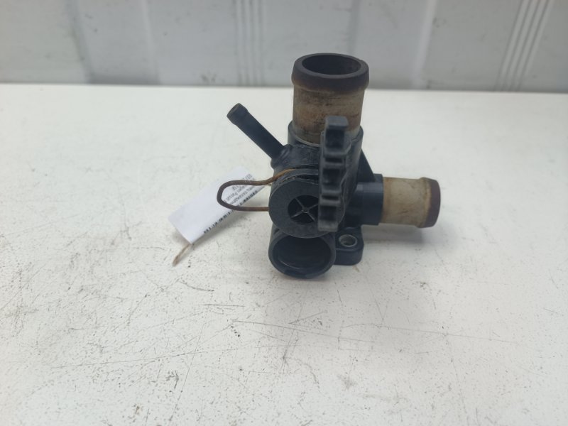 Фланец охлаждения Volkswagen Passat B4