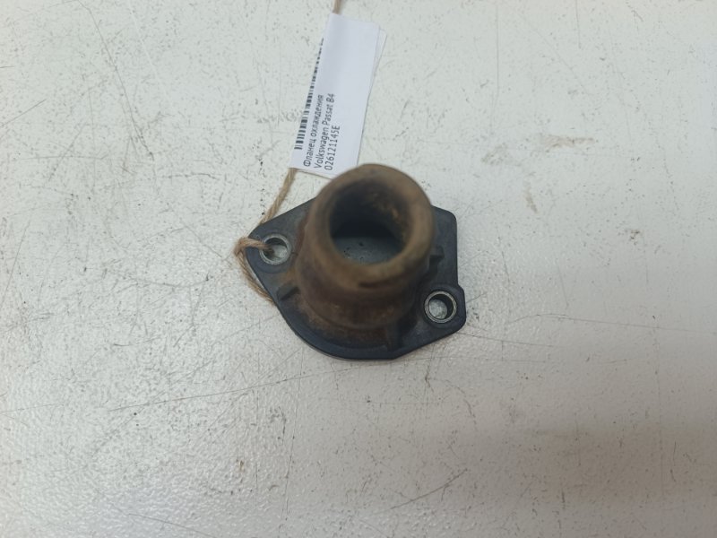 Фланец охлаждения Volkswagen Passat B4