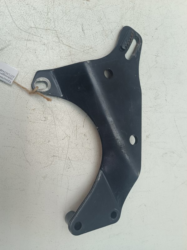 Кронштейн насоса гур Volkswagen Passat B4