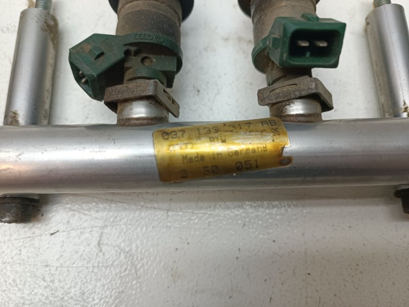 Рампа с форсунками Volkswagen Passat B4