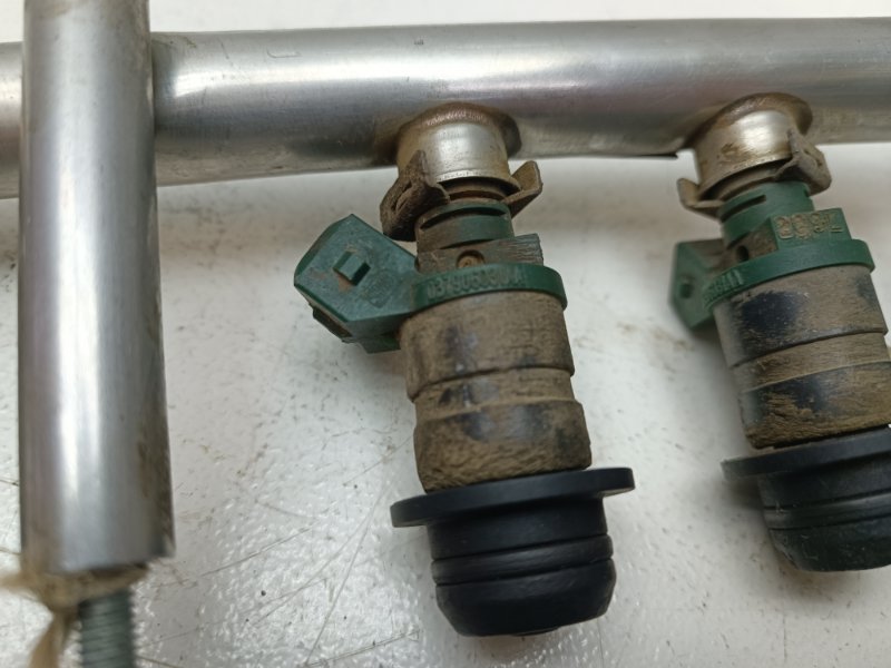 Рампа с форсунками Volkswagen Passat B4