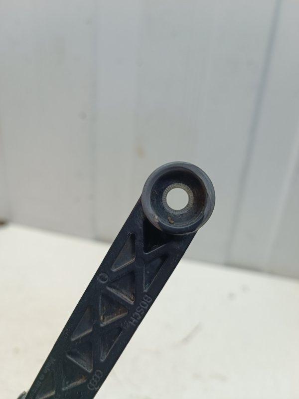 Поводок стеклоочистителя Audi 80 1986 - 1991 B3