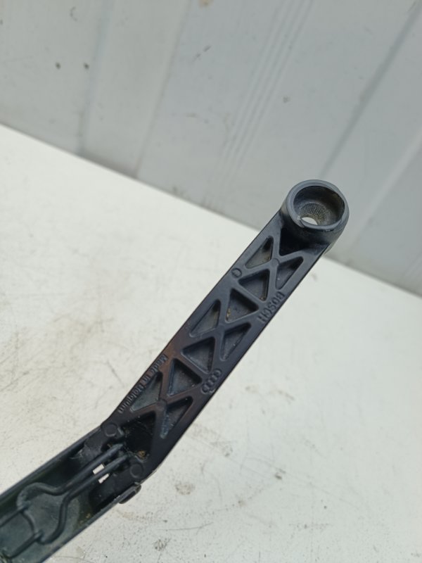 Поводок стеклоочистителя Audi 80 1986 - 1991 B3