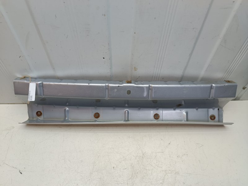 Усилитель бампера Lada Largus