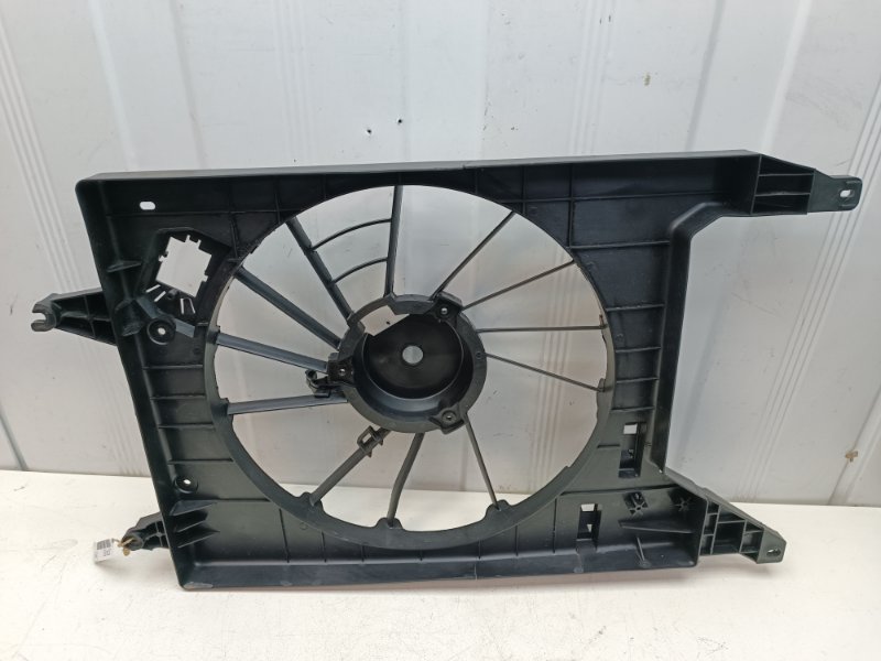 Кронштейн вентилятора Lada Largus