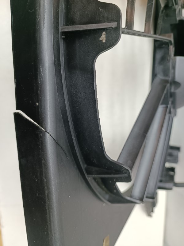 Кронштейн вентилятора Lada Largus