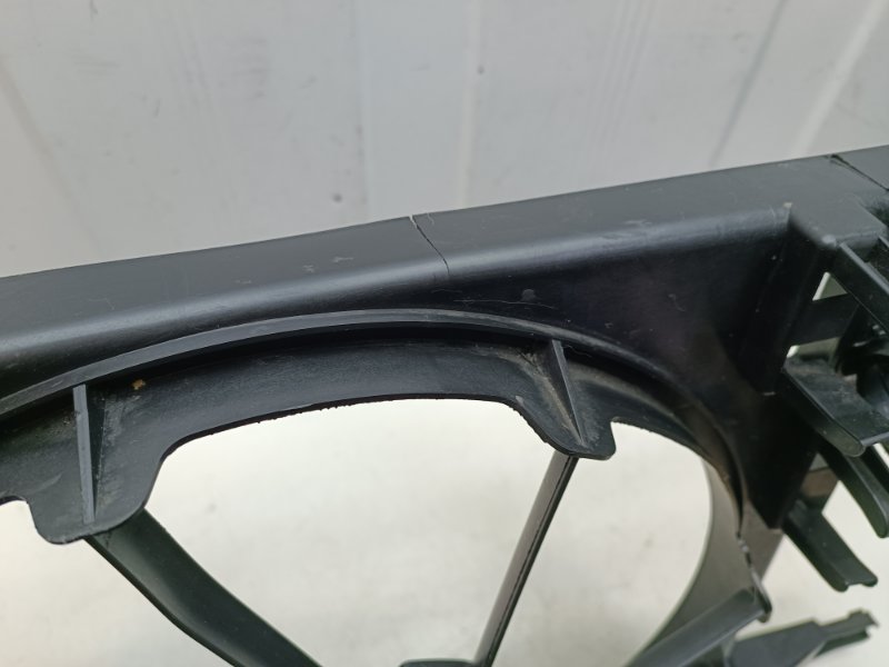 Кронштейн вентилятора Lada Largus