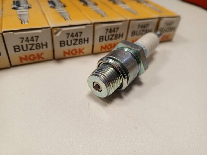 Свечи зажигания NGK BUZ8H 7447