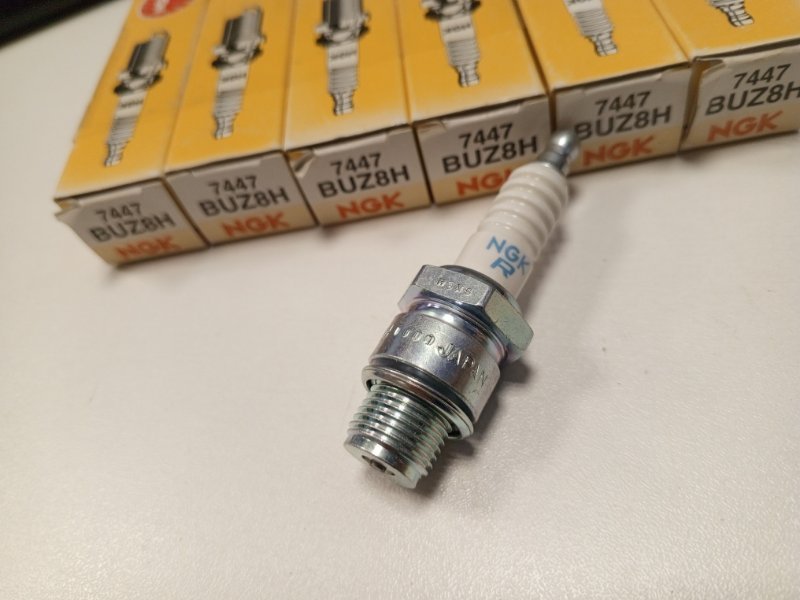 Свечи зажигания NGK BUZ8H 7447
