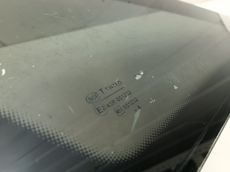 Стекло боковое Ваз 2112