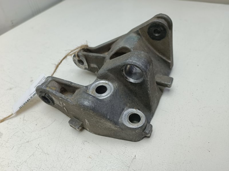 Кронштейн генератора Ваз 2112