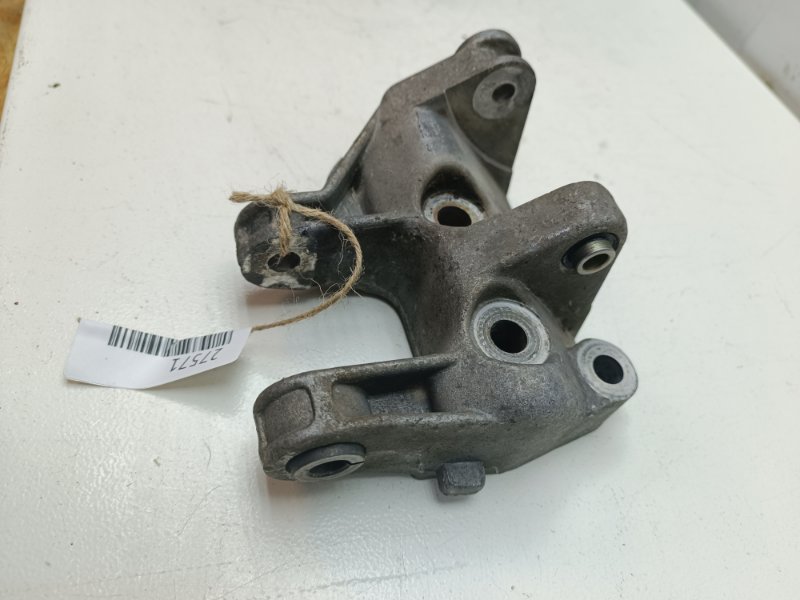 Кронштейн генератора Ваз 2112