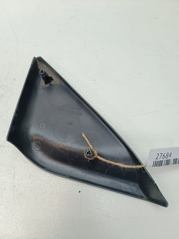 Уголок двери Лада Приора