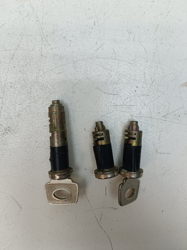 Личинка замка двери ВАЗ 2110