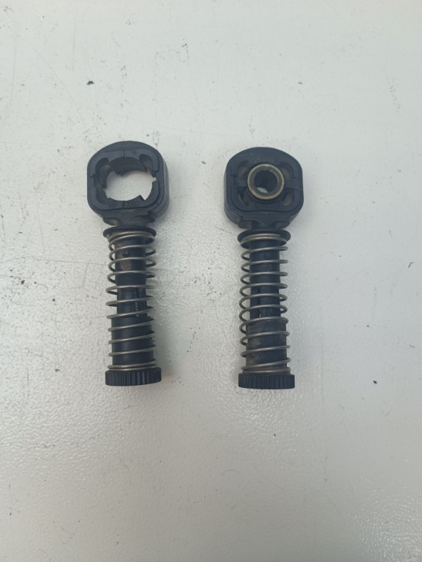 Фиксатор троса КПП Skoda Fabia