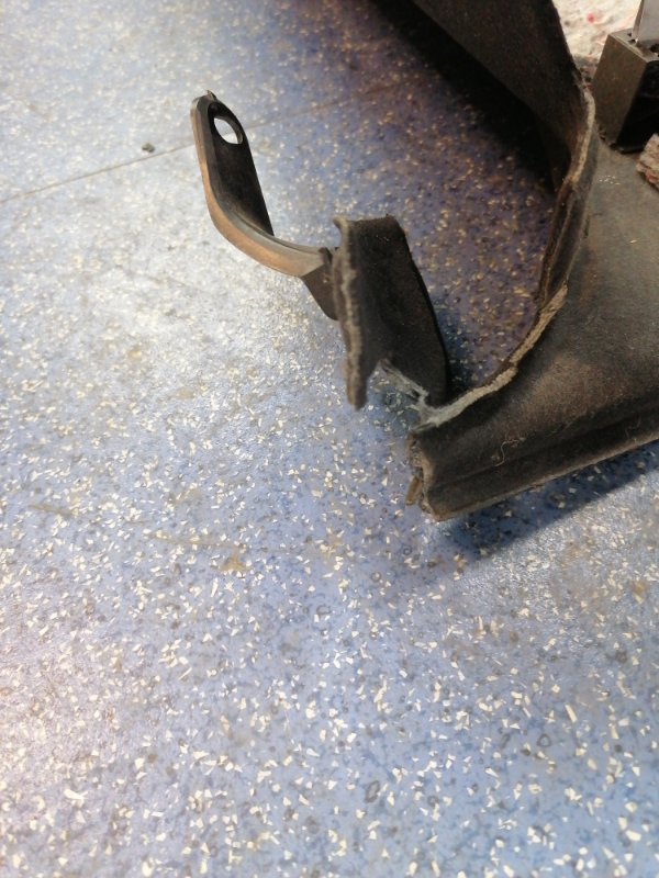 Полка Volkswagen Passat B6 B7