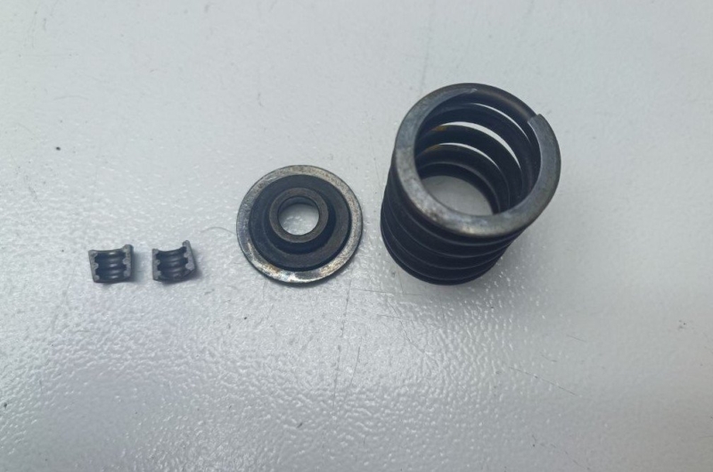 Пружина клапана Volkswagen T4 Caddy Golf