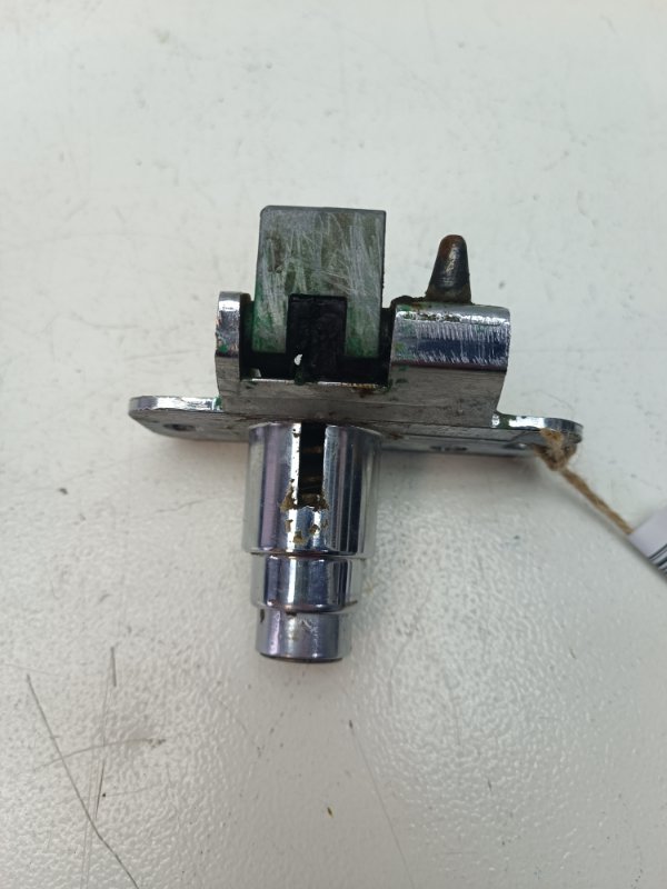 Замок крышки багажника Ваз Ока